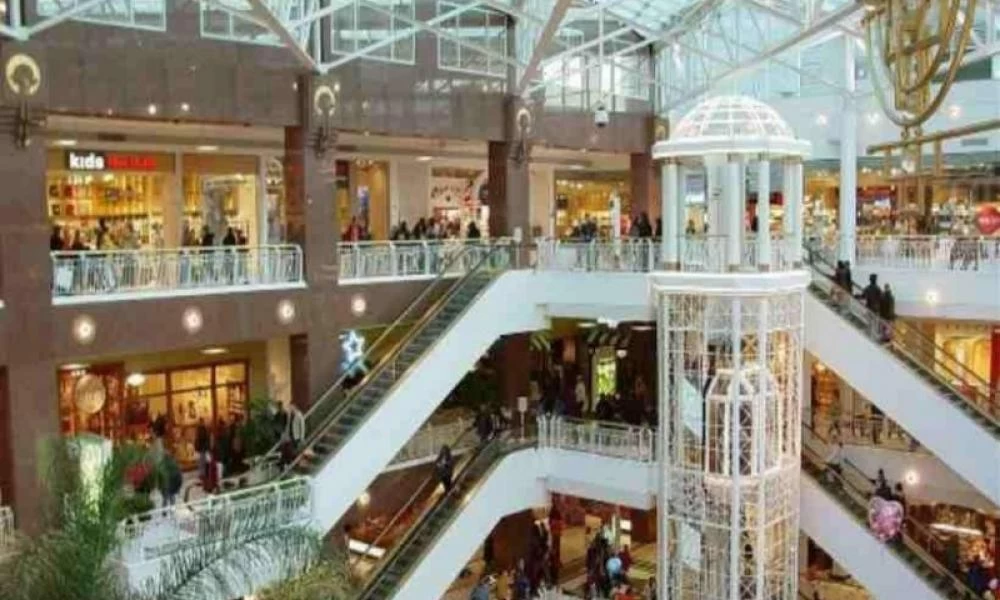 Το νέο "λουκέτο" βάζει την ταφόπλακα στα εμπορικά κέντρα